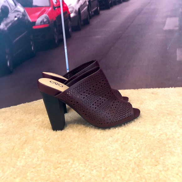 Burgundy heels. - Picture 3 of 5